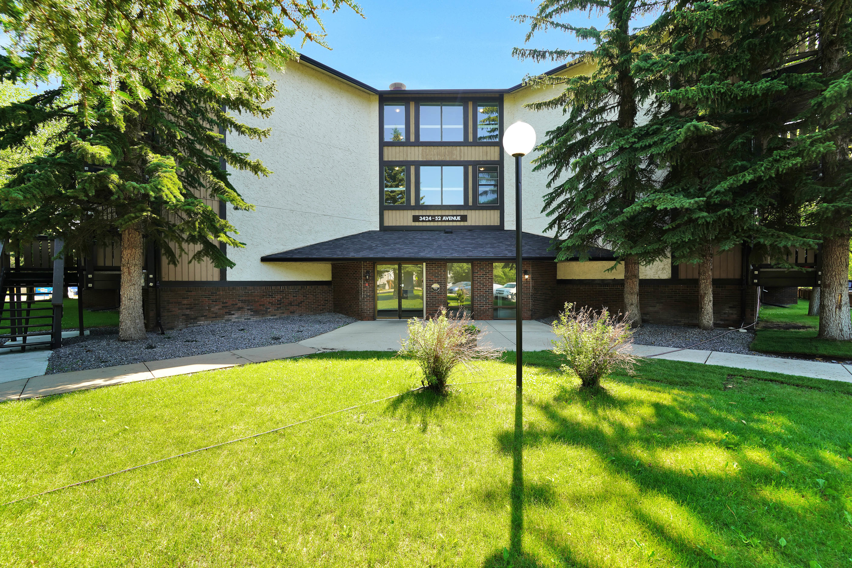 3424 52 Avenue, Red Deer, AB, T4N 6N2 - 9