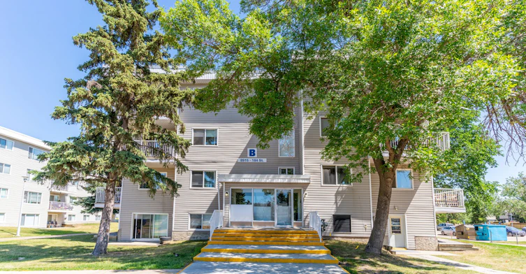 8905 184 Street NW, Edmonton, AB, T5T 1T8 - 9