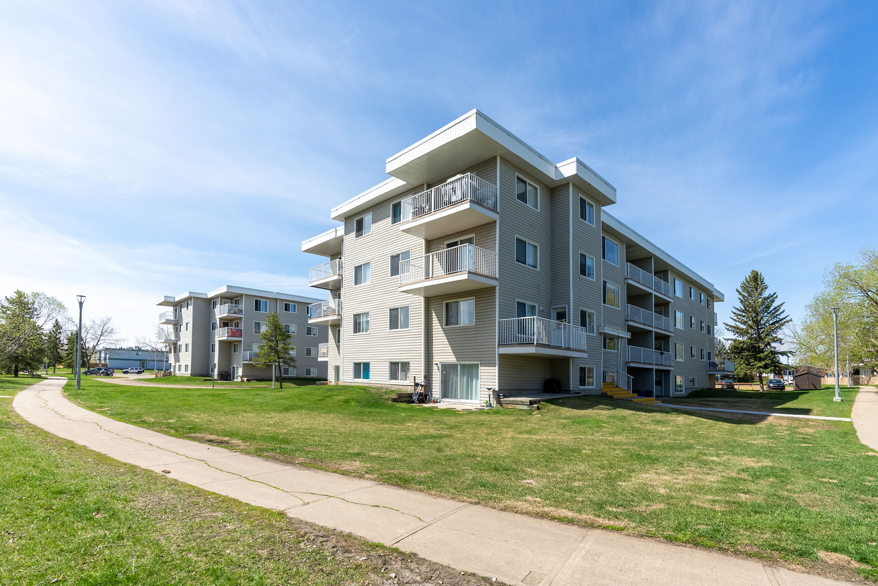 8905 184 Street NW, Edmonton, AB, T5T 1T8 - 8