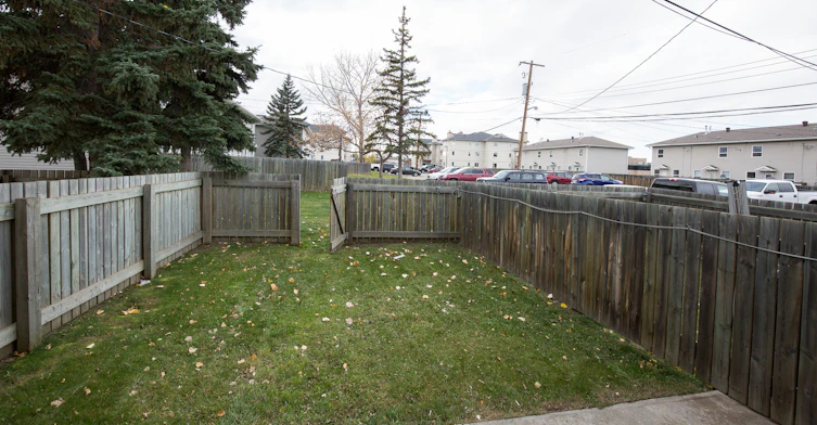 9209 100 Street, Grande Prairie, AB, T8V 2K6 - 6