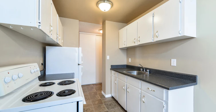 8920 100 Street NW, Edmonton, AB, T6E 4Y8 - 6