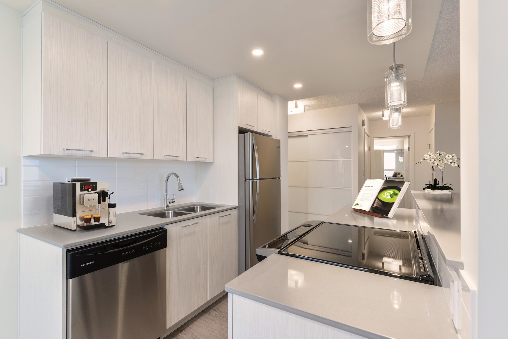 8920 100 Street NW, Edmonton, AB, T6E 4Y8 - 2
