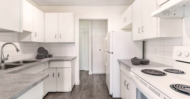 3845 Millwoods Road, Edmonton, AB, T6K 2L7 - 8