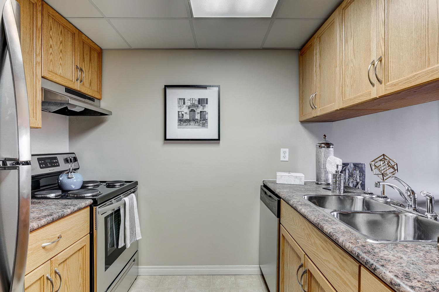 8930 Jasper Avenue NW, Edmonton, AB, T5H 4E9 - 3