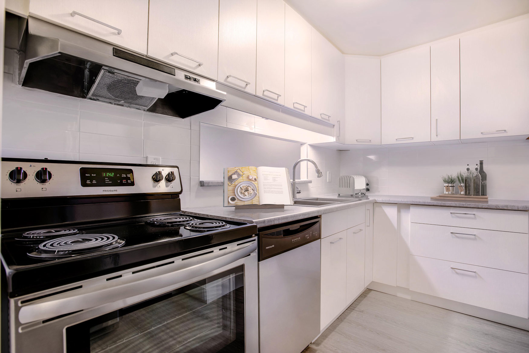60 Conway Drive, London, ON, N6E 2X1 - 2