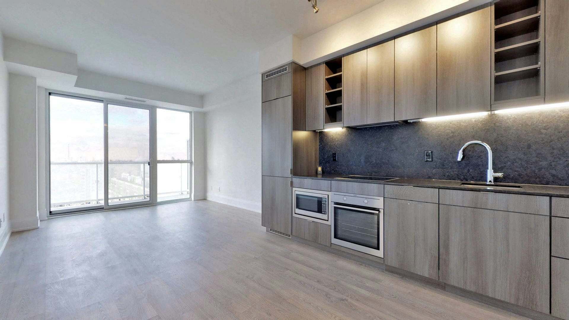 10-101 Erskine, Toronto, ON, M4P 1Y5 - 10