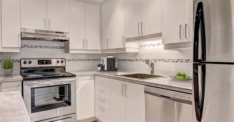 520 De Gaspé Rue, Montréal, QC, H3E 1G1 - 8