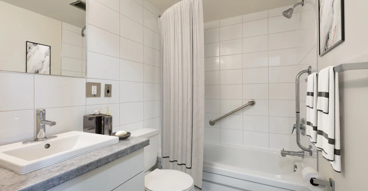 400 Juge Desnoyers Place, Laval, QC, H7G 4S2 - 16