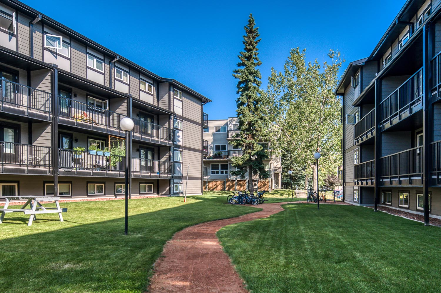 3607 49 Street NW, Calgary, AB, T3A 2H3 - 11