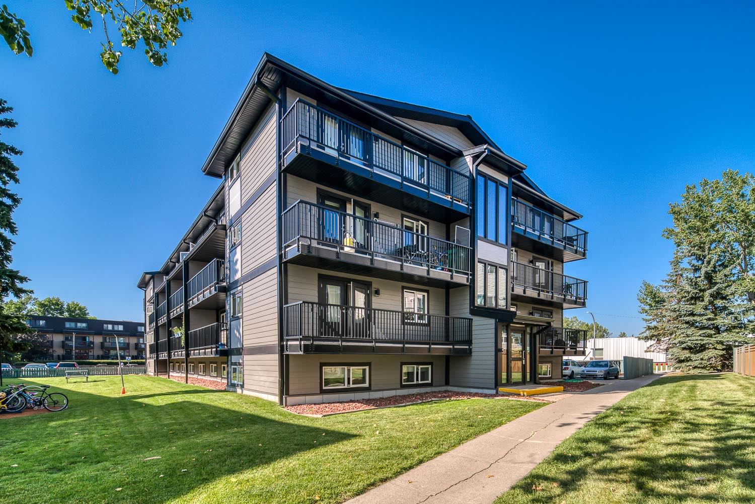 3607 49 Street NW, Calgary, AB, T3A 2H3 - 12