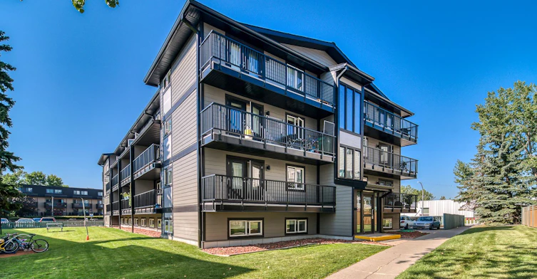3607 49 Street NW, Calgary, AB, T3A 2H3 - 12