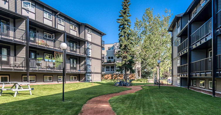 3607 49 Street NW, Calgary, AB, T3A 2H3 - 11