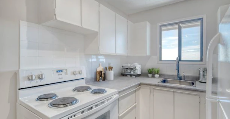 71 Glamis Drive SW, Calgary, AB, T3E 6S5 - 8