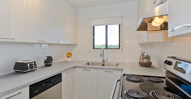 71 Glamis Drive SW, Calgary, AB, T3E 6S5 - 3
