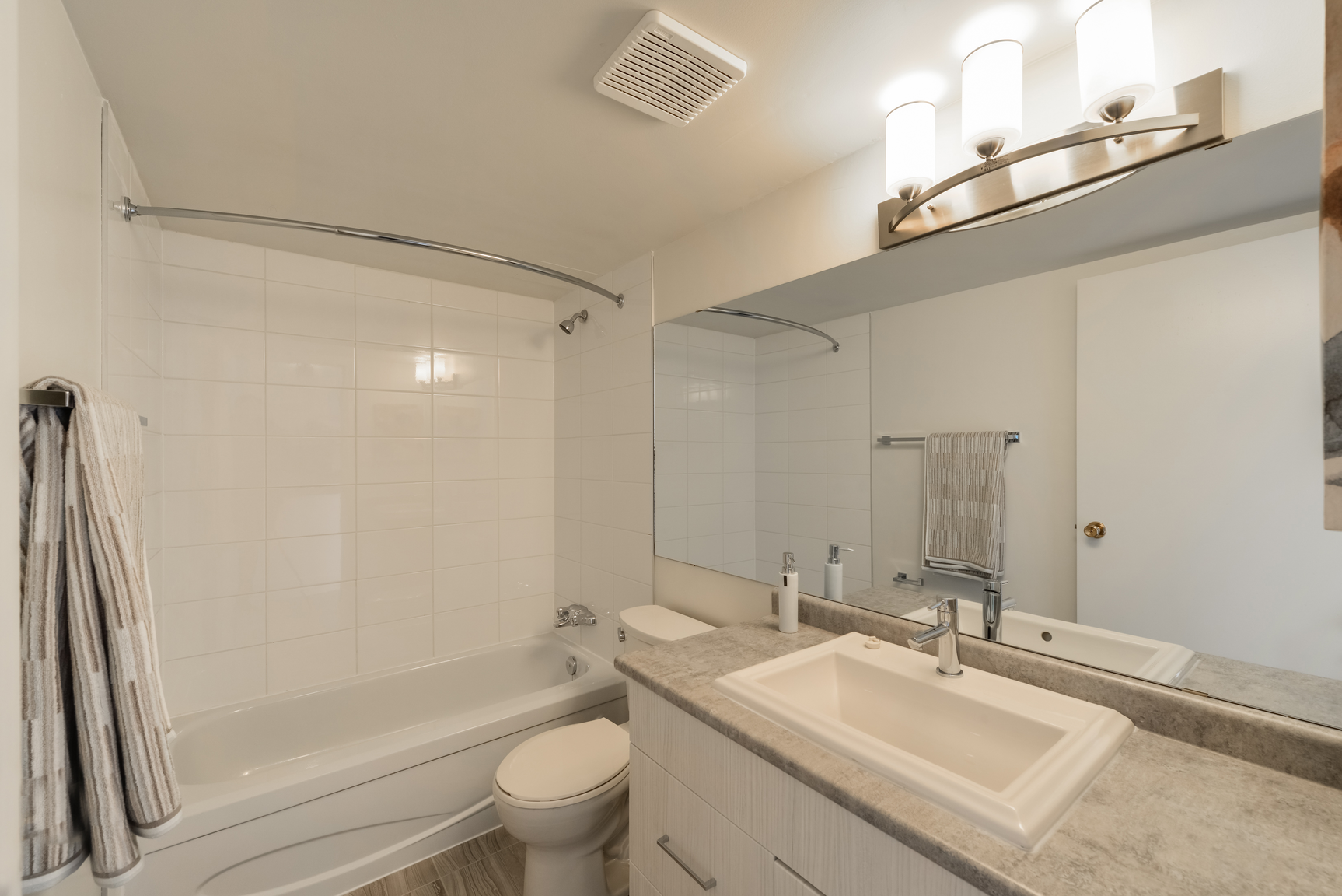 17311 69 Avenue NW, Edmonton, AB, T5T 3S3 - 5