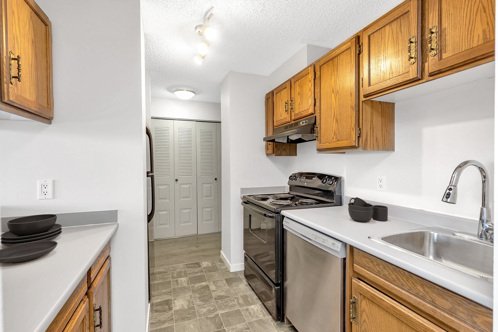 9649 94 Avenue, Grande Prairie, AB, T8V 6H3 - 2