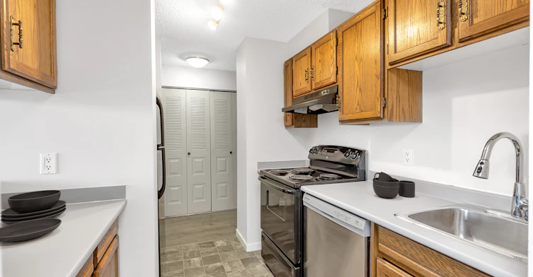 9649 94 Avenue, Grande Prairie, AB, T8V 6H3 - 2