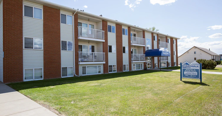 9913 108 Avenue, Grande Prairie, AB, T8V 1N7 - 2
