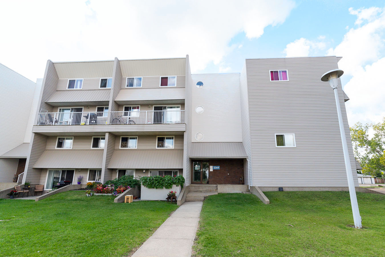 2378 Millbourne Road W, Edmonton, AB, T6K 3B4 - 8