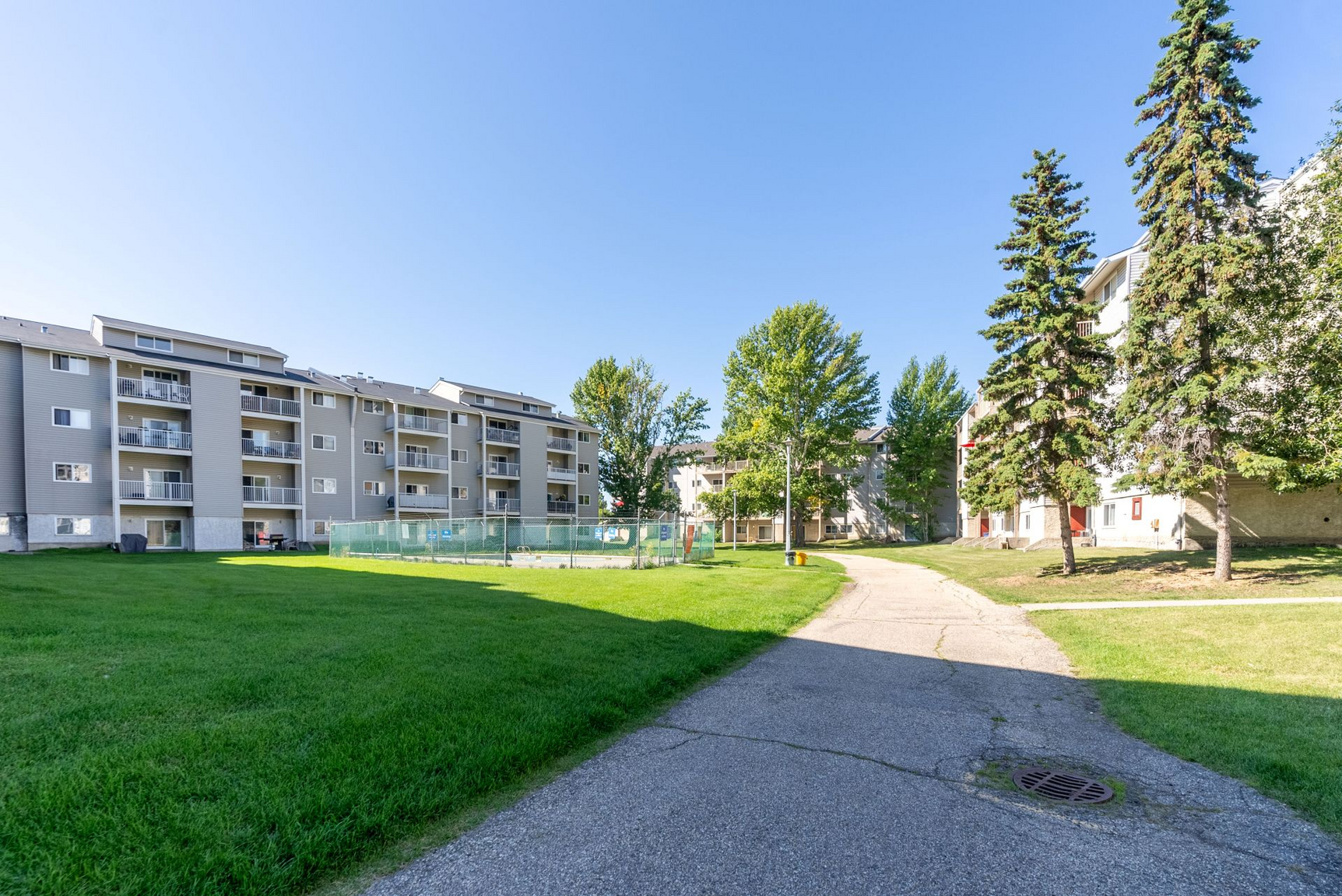 7611 172 Street NW, Edmonton, AB, T5T 2P9 - 7