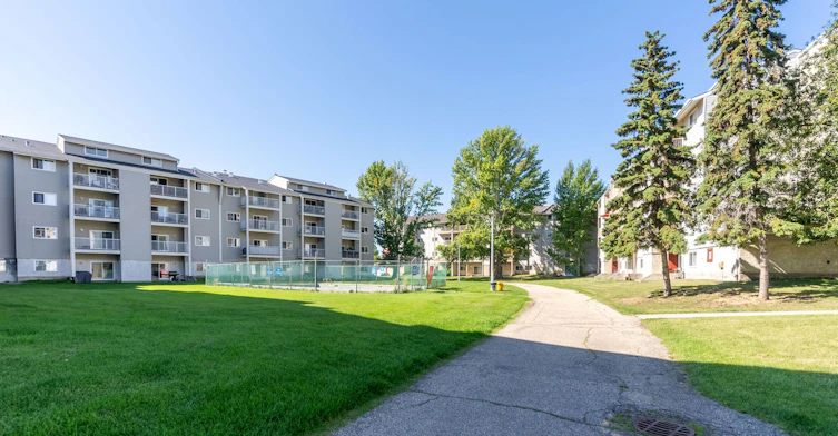 7611 172 Street NW, Edmonton, AB, T5T 2P9 - 7