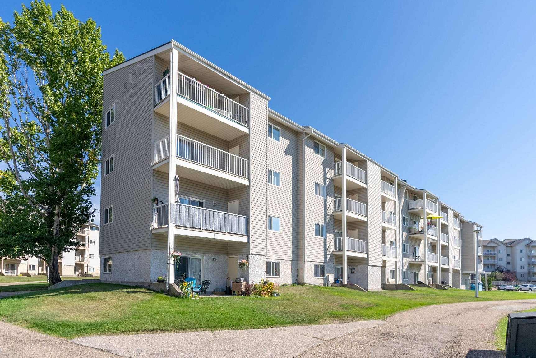 7611 172 Street NW, Edmonton, AB, T5T 2P9 - 8