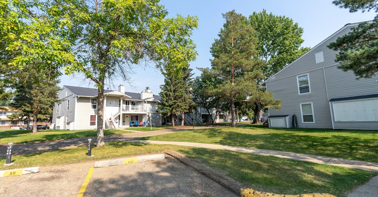93 Avenue NW, Edmonton, AB, T5T 3E4 - 9