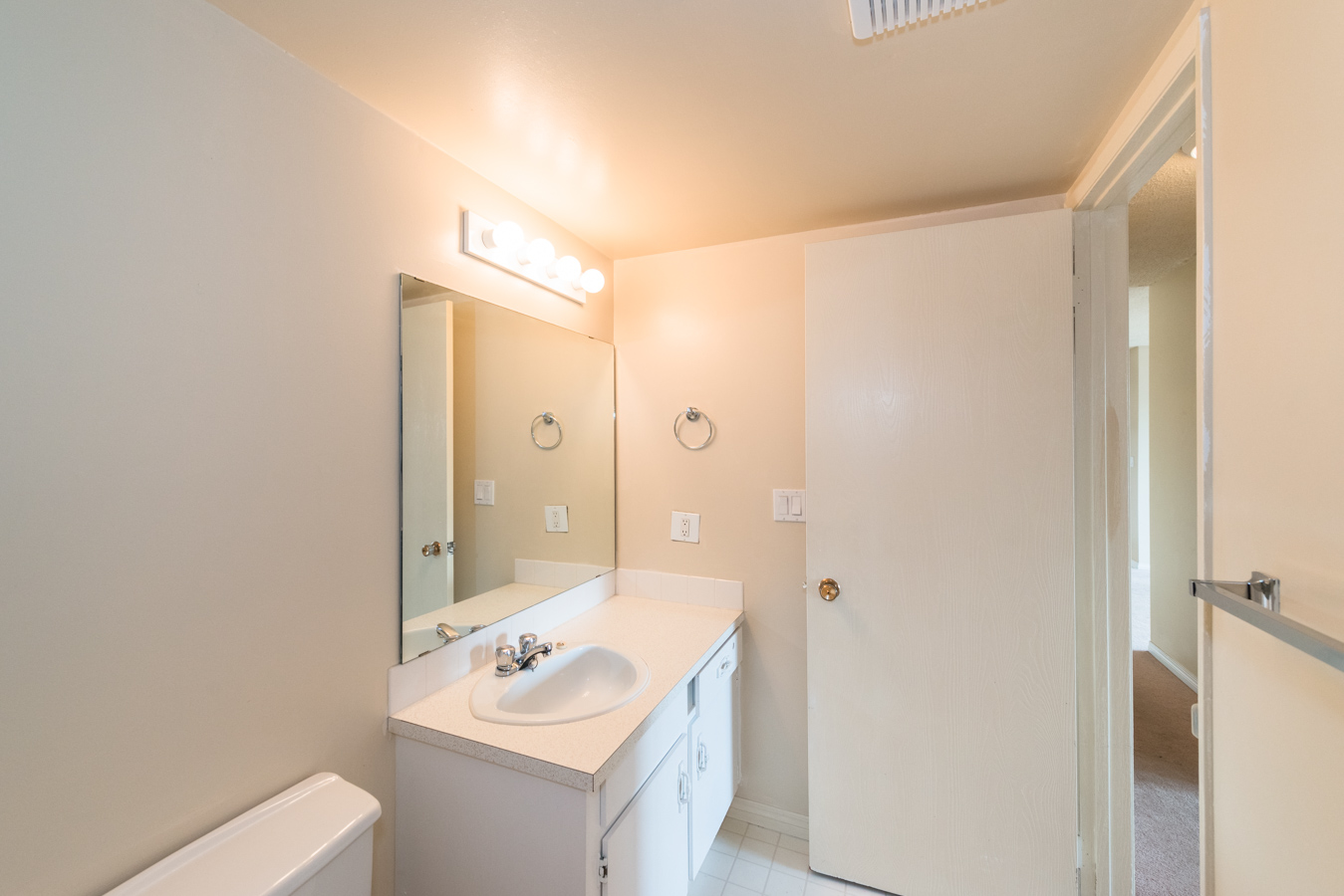 11919 162 Avenue NW, Edmonton, AB, T5X 3R1 - 11