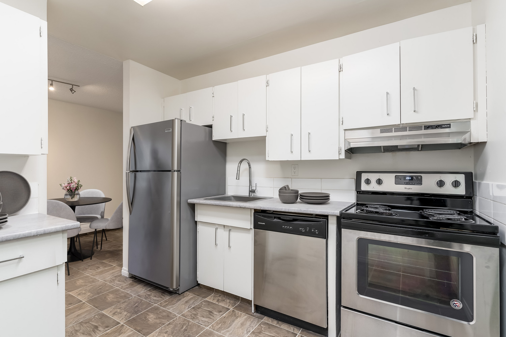 5314 Riverbend Road, Edmonton, AB, T6H 4Z4 - 2