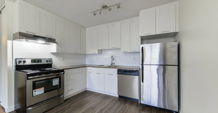 14407 121 Street NW, Edmonton, AB, T5X 3P6
