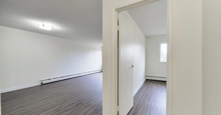 14407 121 Street NW, Edmonton, AB, T5X 3P6 - 6