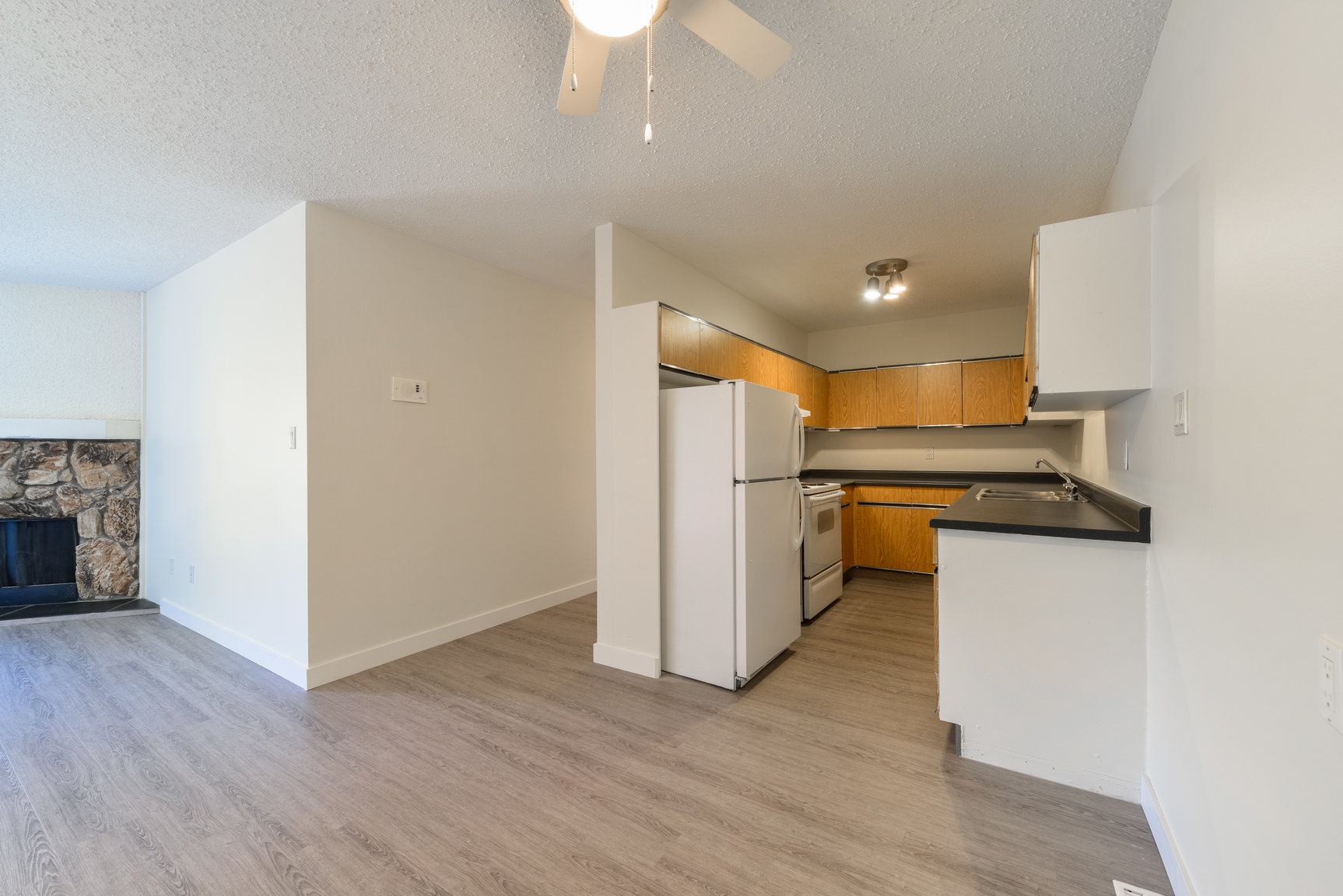 12004 162 Avenue NW, Edmonton, AB, T5X 4W9 - 2
