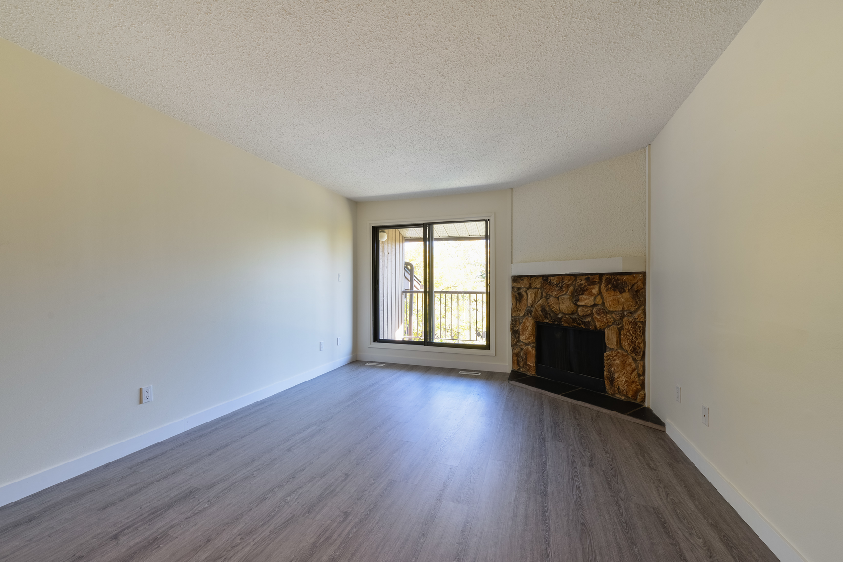 12004 162 Avenue NW, Edmonton, AB, T5X 4W9 - 3