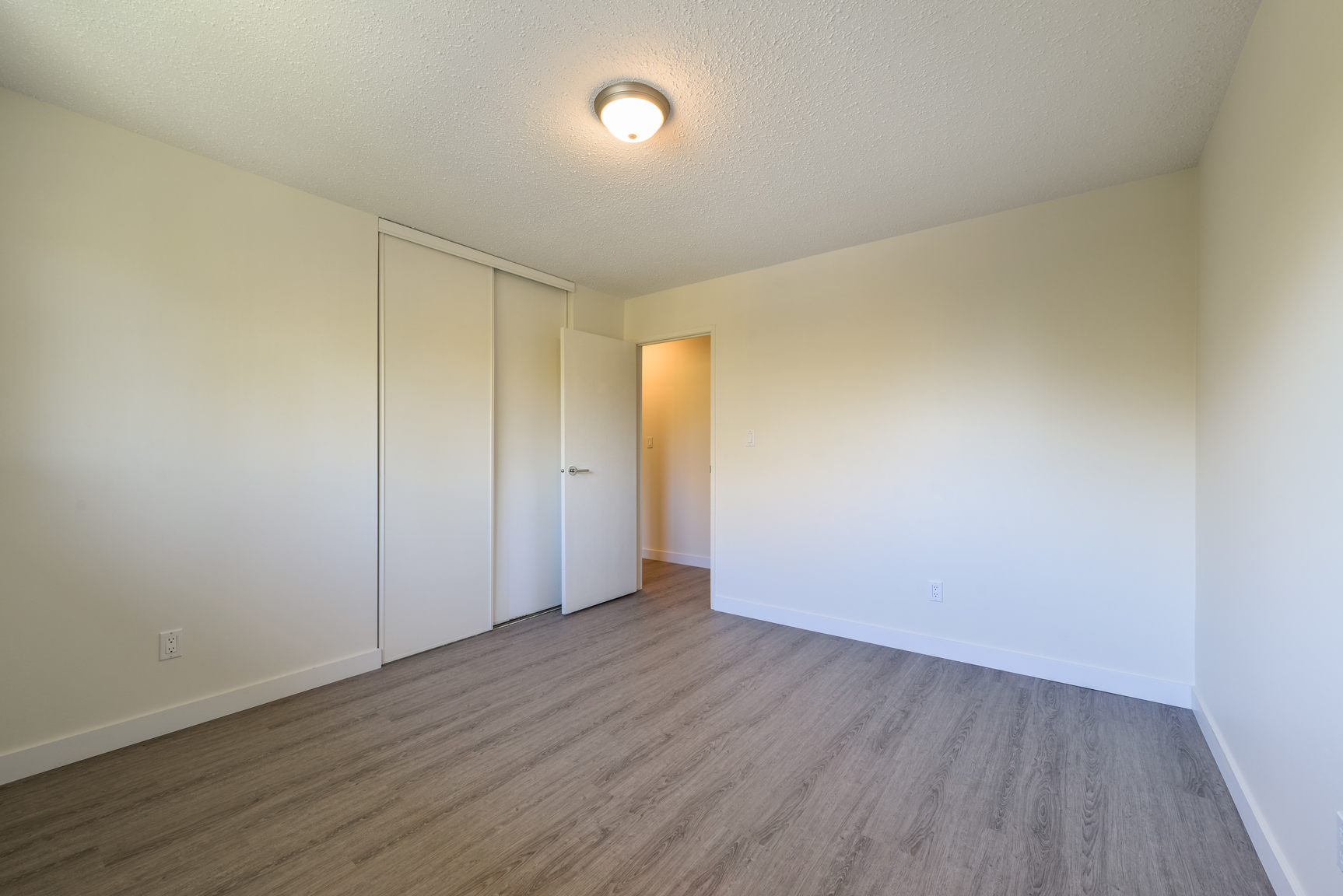 12004 162 Avenue NW, Edmonton, AB, T5X 4W9 - 4