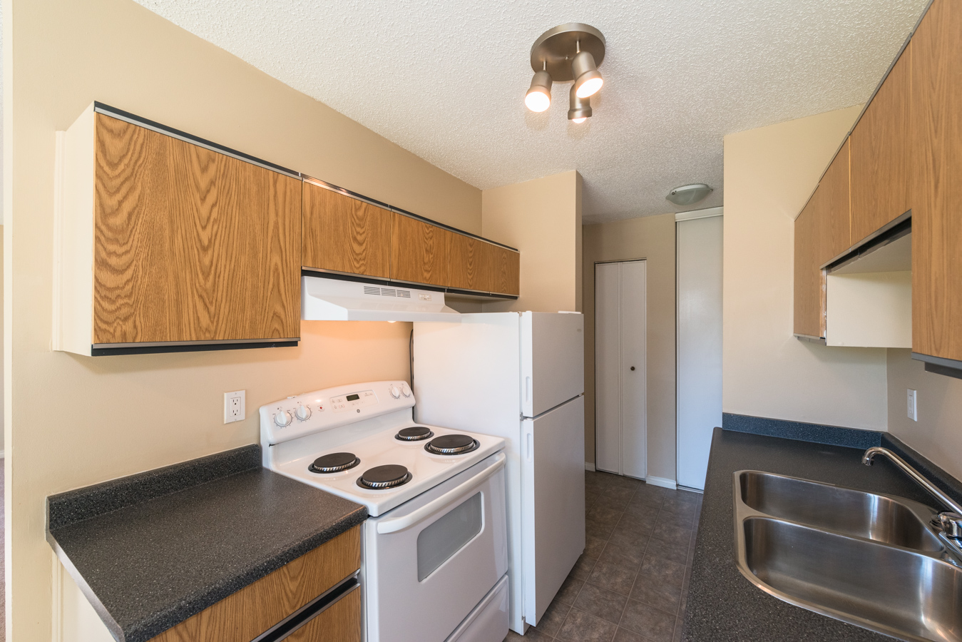 12004 162 Avenue NW, Edmonton, AB, T5X 4W9 - 7