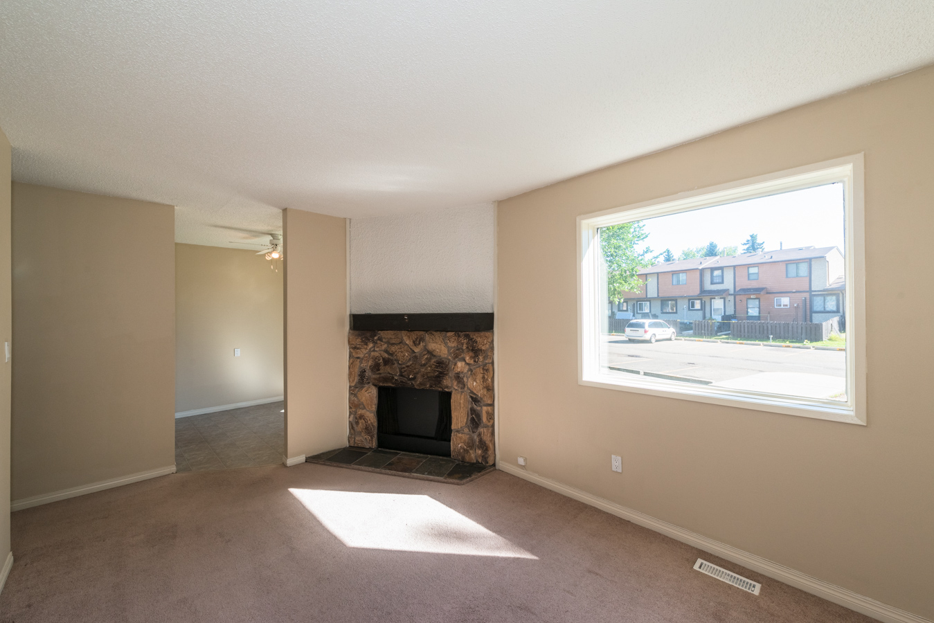 12004 162 Avenue NW, Edmonton, AB, T5X 4W9 - 9