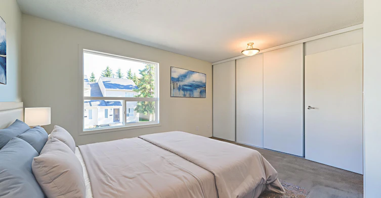3737 26 Avenue NW, Edmonton, AB, T6L 5L8 - 5