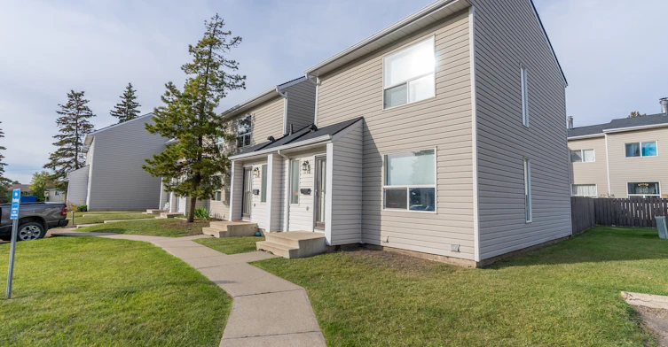 3737 26 Avenue NW, Edmonton, AB, T6L 5L8 - 9