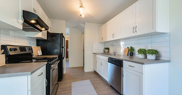 3737 26 Avenue NW, Edmonton, AB, T6L 5L8