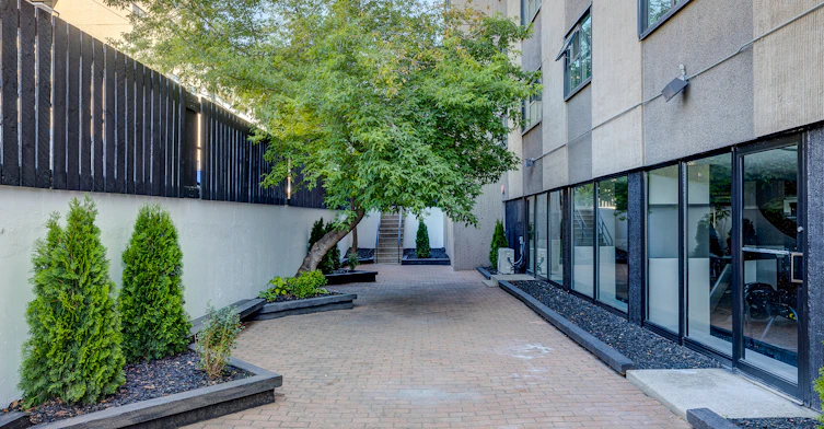 10140 113 Street NW, Edmonton, AB, T5K 2H6 - 10