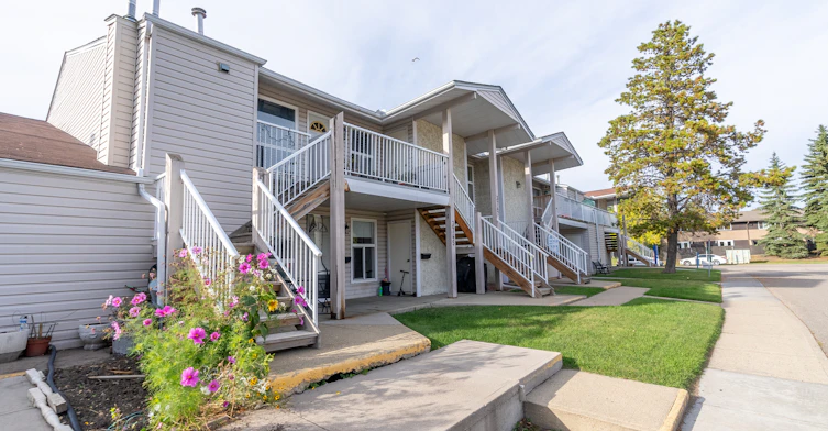 3741 16a Avenue NW, Edmonton, AB, T6L 3M1 - 12