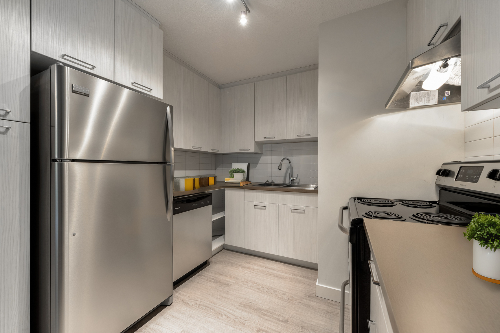 17139 69 Avenue NW, Edmonton, AB, T5T 2W6 - 2