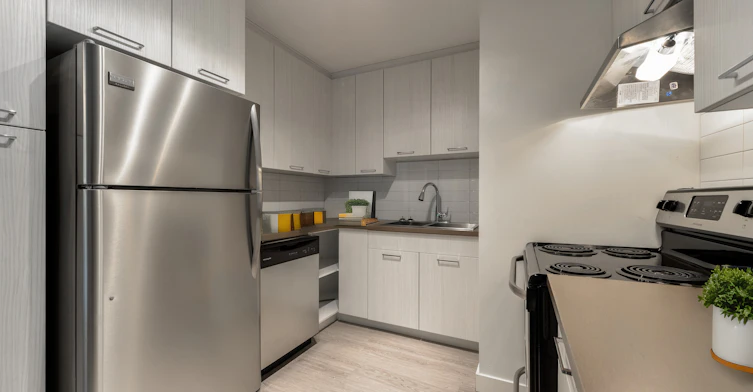 17139 69 Avenue NW, Edmonton, AB, T5T 2W6 - 2