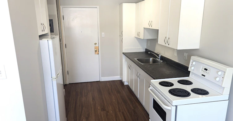 303-11035 124 Street NW, Edmonton, AB, T5M 0J5 - 2
