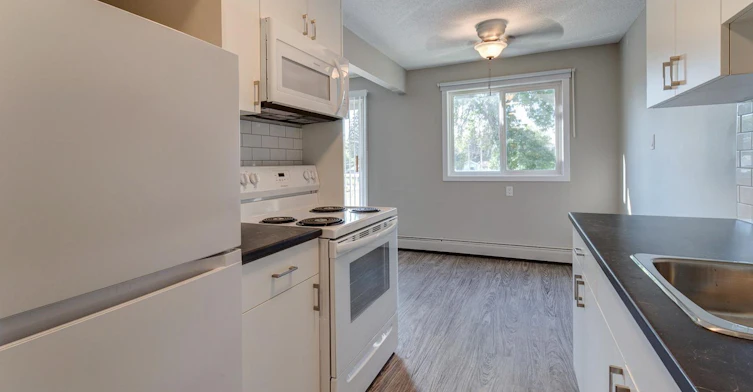 304-11035 124 Street NW, Edmonton, AB, T5M 0J5 - 4