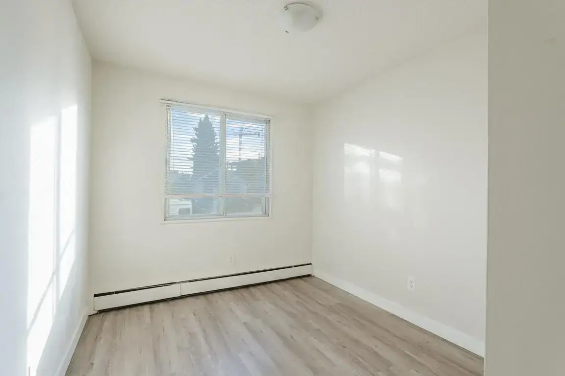 14-10620 107 Street NW, Edmonton, AB, T5H 2Y7 - 23