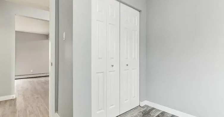 14-10620 107 Street NW, Edmonton, AB, T5H 2Y7 - 8