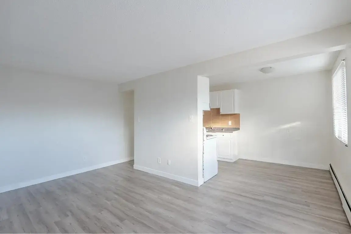 14-10620 107 Street NW, Edmonton, AB, T5H 2Y7 - 14