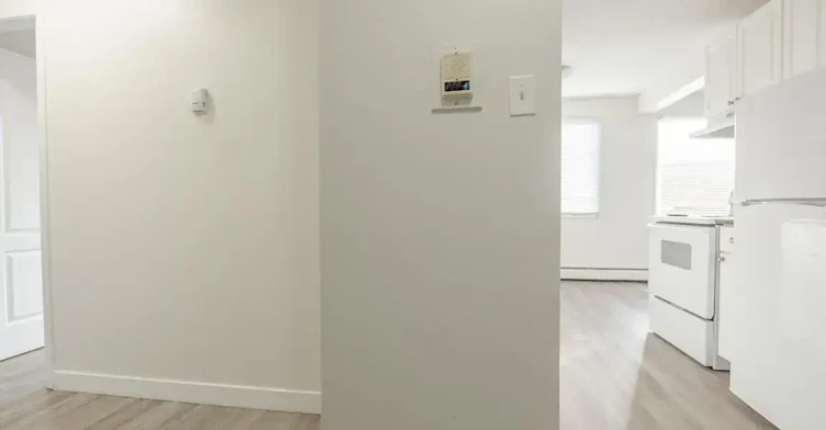 04-10620 107 Street NW, Edmonton, AB, T5H 2Y7 - 10