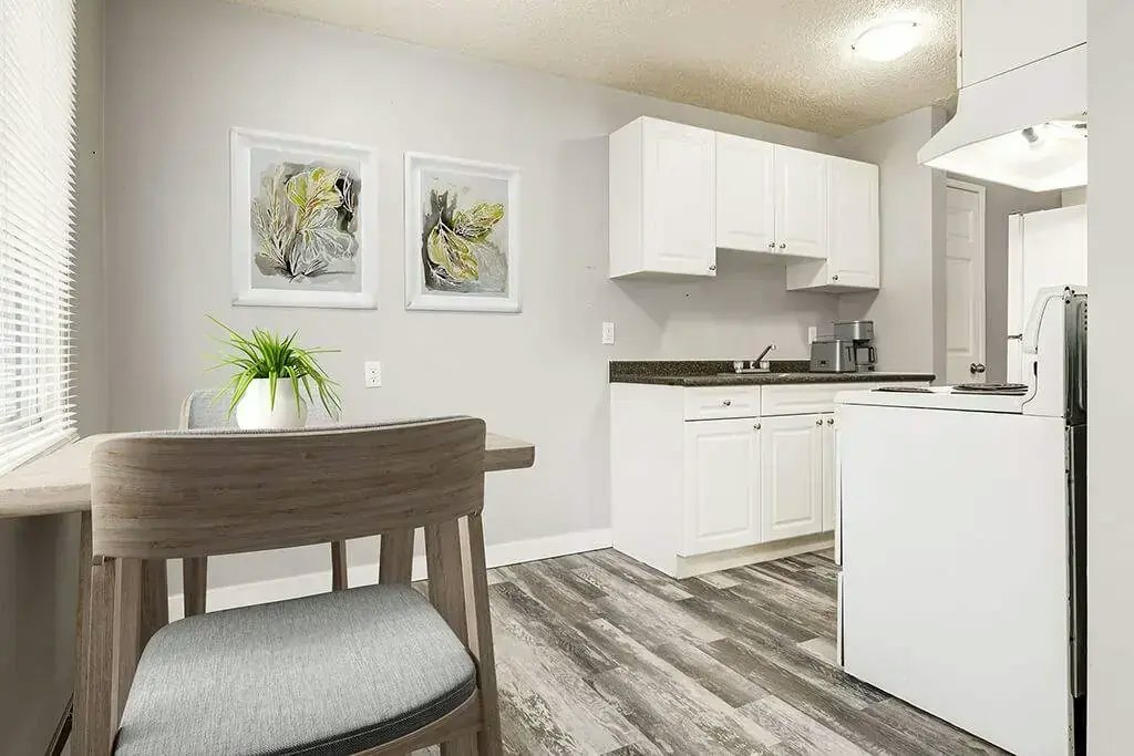 04-10620 107 Street NW, Edmonton, AB, T5H 2Y7 - 2